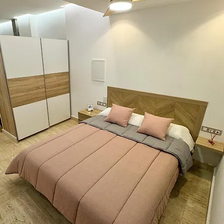 Апартаменты Centrico Cerca De Torres De Serrano Y Viveros