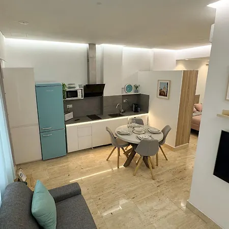 Апартаменты Centrico Cerca De Torres De Serrano Y Viveros *